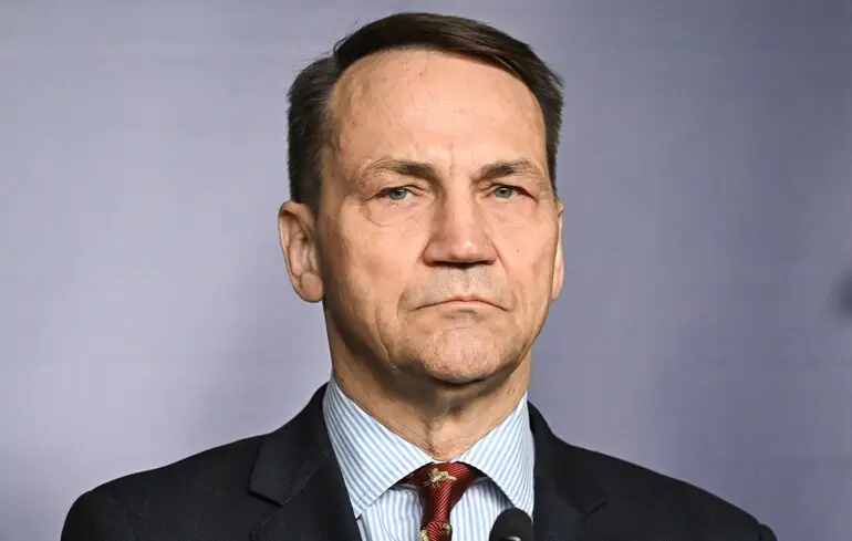 Унаслідок обстрілу РФ у Києві пошкоджена будівля консульського відділу посольства Польщі