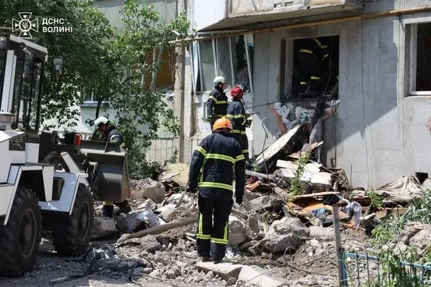 Рідні закоханих чергують під будинком: нові подробиці масованого обстрілу Луцька