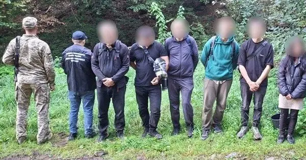 Прикордонники затримали  закарпатку, яка вела в Румунію п’ятьох ухилянтів