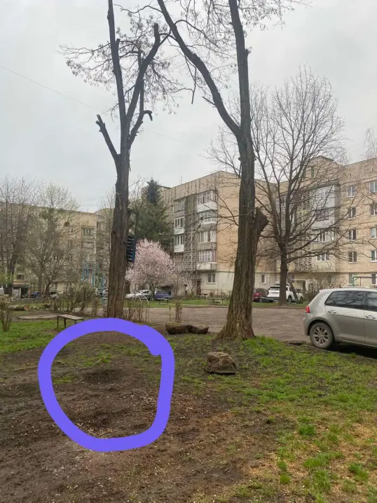 У Чернівцях люди обурені самовільним облаштуванням парковки на Сандуляка