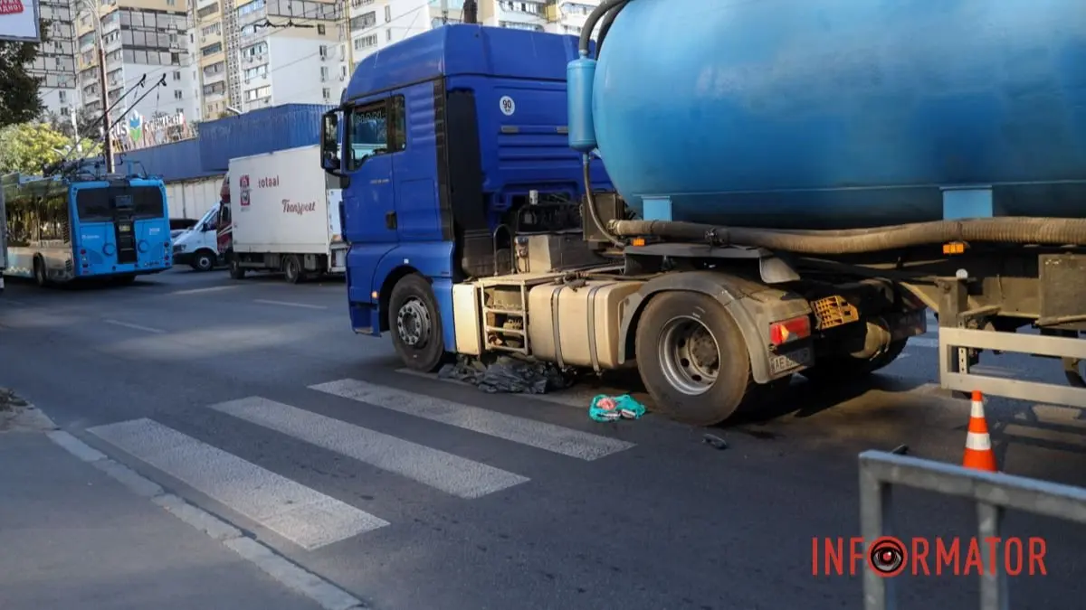 Смертельна аварія на Робочій у Дніпрі: під колеса вантажівки потрапила літня жінка
