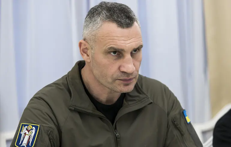 Проїзд міським транспортом в Києві: Кличко скаржиться на центральну владу та шукає гроші закрити "діру"