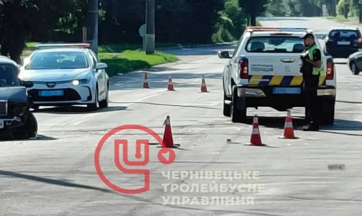На Січових Стрільців сталася ДТП: тролейбус №4 не курсує