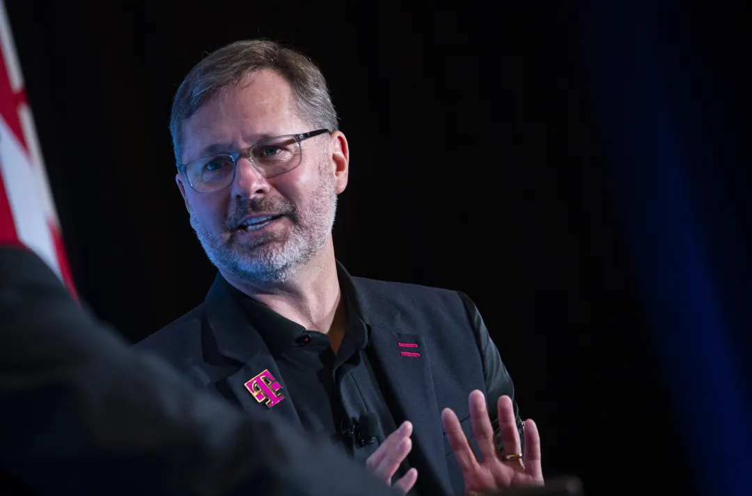 Генеральний директор T-Mobile Майк Сіверт йде у відставку