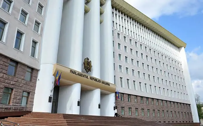 Партія Санду залишається лідером рейтингу, але підтримка недостатня для більшості – опитування