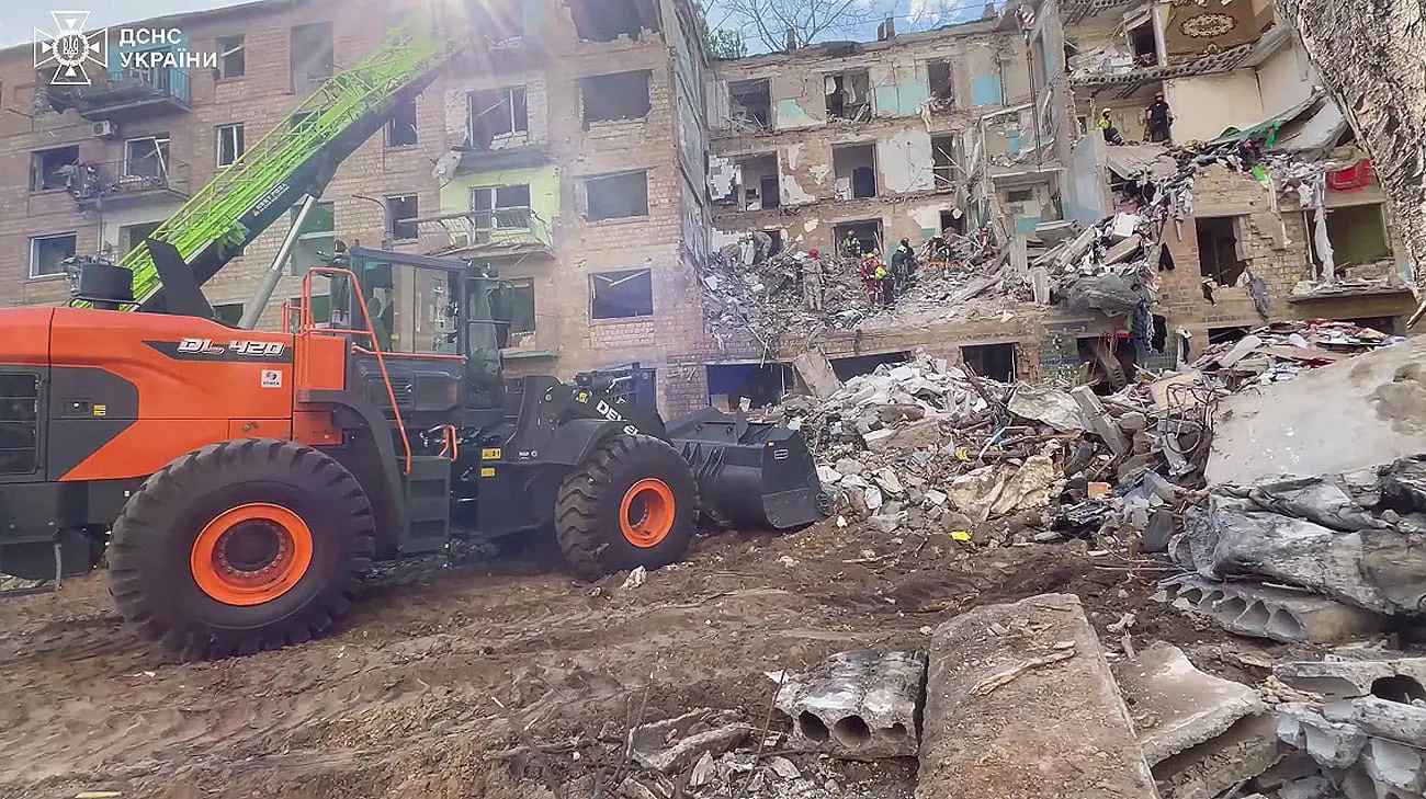 Рятувальники завершили пошуки на місці російського удару у Києві: там загинули 9 людей 