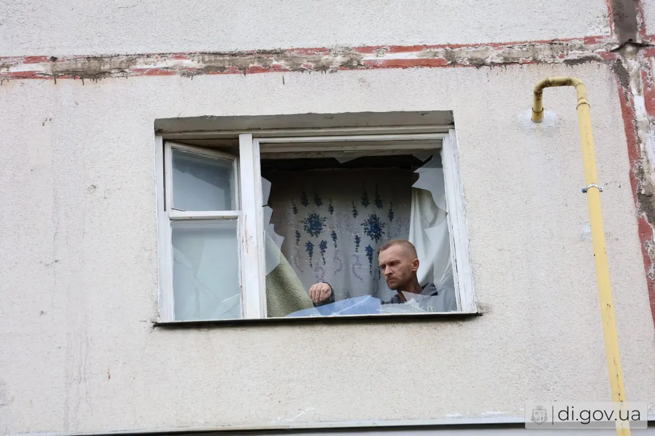 БпЛА здетонував у 30 метрах від багатоповерхівки під Харковом – наслідки 📷