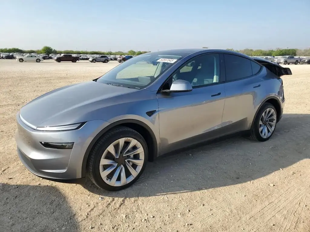 Tesla “в дорозі”: чому не варто чекати 6 місяців, якщо можна забрати вже через 3 тижні