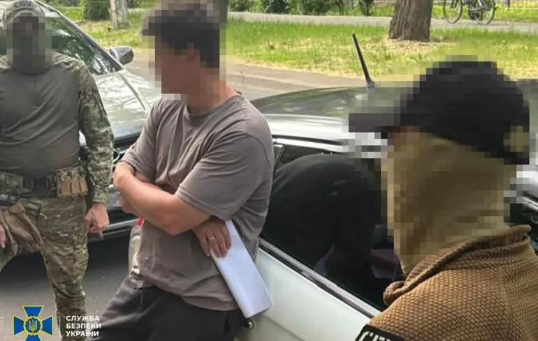 В Одесі чоловік хотів купити у посадовця секретні розробки ЗСУ — СБУ