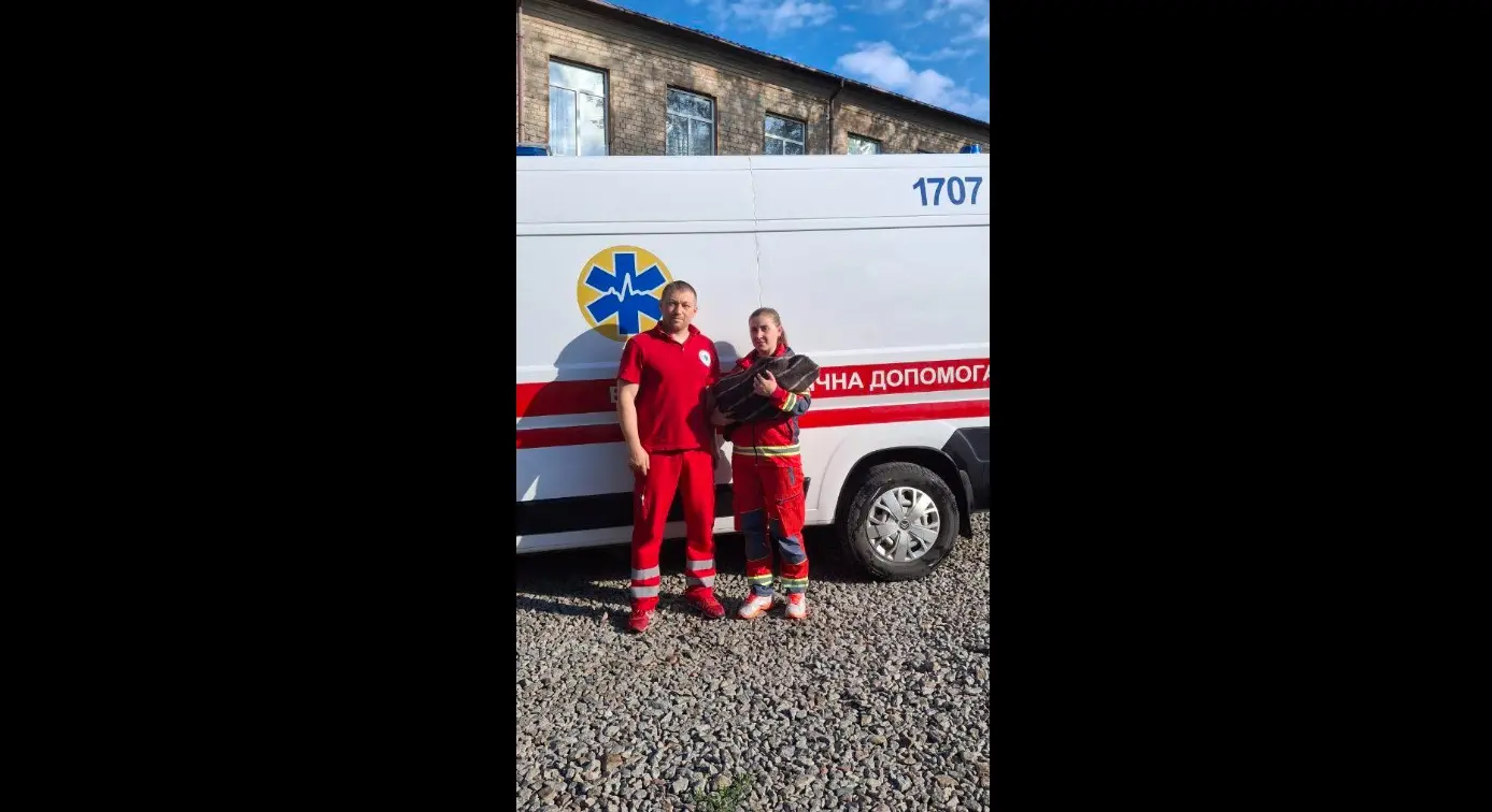 Народилась у «швидкій: медики на Харківщині приймали пологи у дорозі