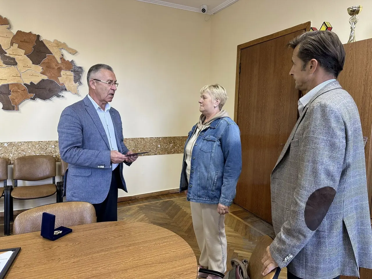 На Вінниччині матері полеглого захисника вручили відзнаку сина – «Почесний громадянин міста»