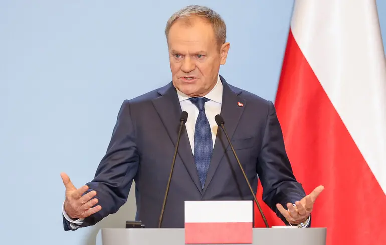 Туск: Російський корабель здійснив "підозрілі маневри" поблизу електричного кабелю зі Швецією