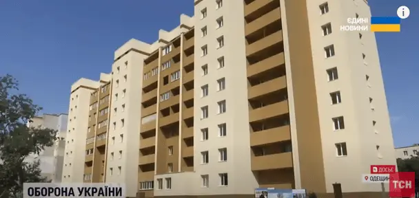 В Україні відбудували багатоповерхівку, яку ракетами обстріляли росіяни: фото