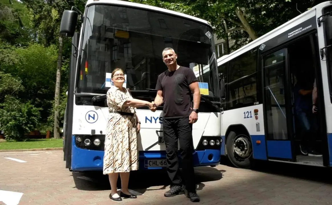Київ отримав від міста-побратима Тампере ще два пасажирських автобуси