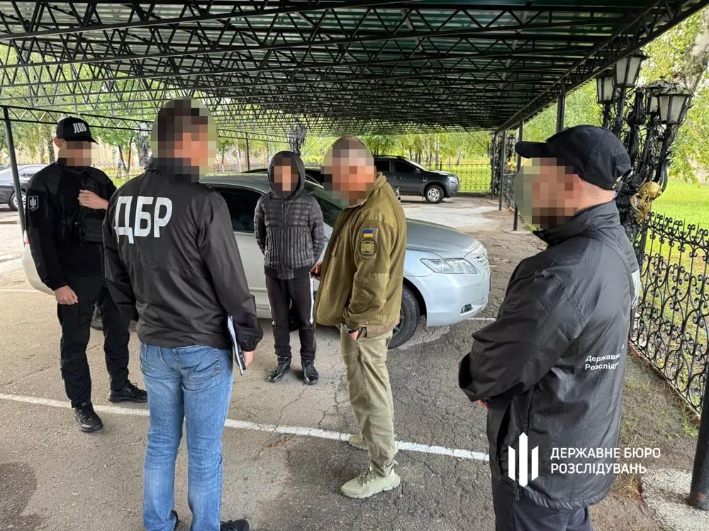 У Харкові ДБР затримало керівництво Олексіївської колонії за знущання над засудженими (відео, фото)