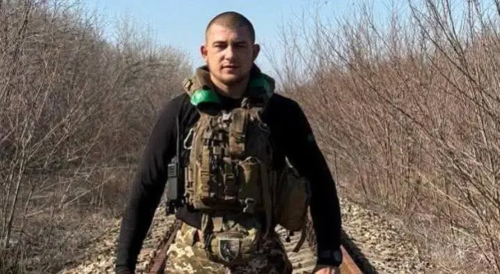 Вижничиина зустрічає Героя «на щиті», який загинув на Донеччині