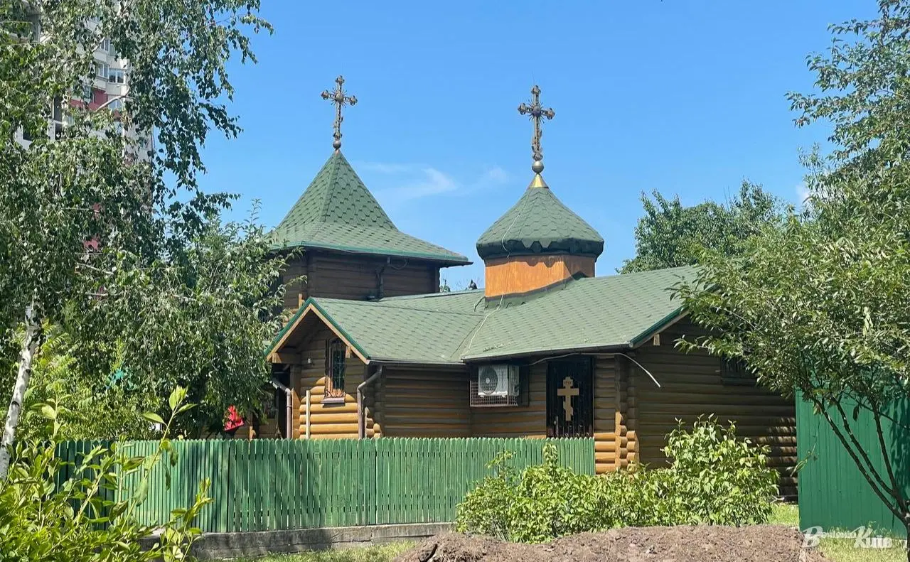 Обстріли Києва: як відновлюють храм на Дарниці, пошкоджений уламками ворожої ракети