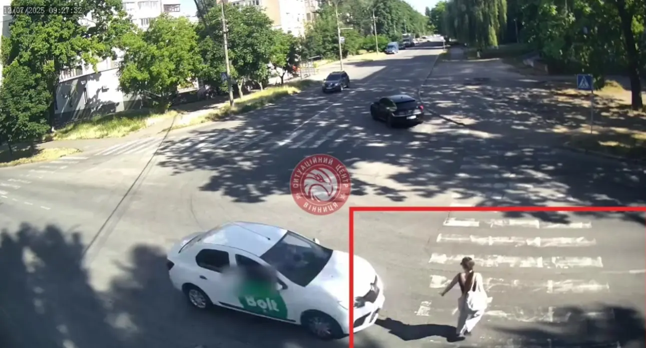 У Вінниці водій збив дівчину на пішохідному переході. ВІДЕО