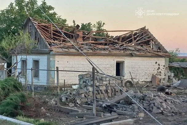Росіяни випустили КАБ по Дніпропетровщині: постраждав рятувальник
