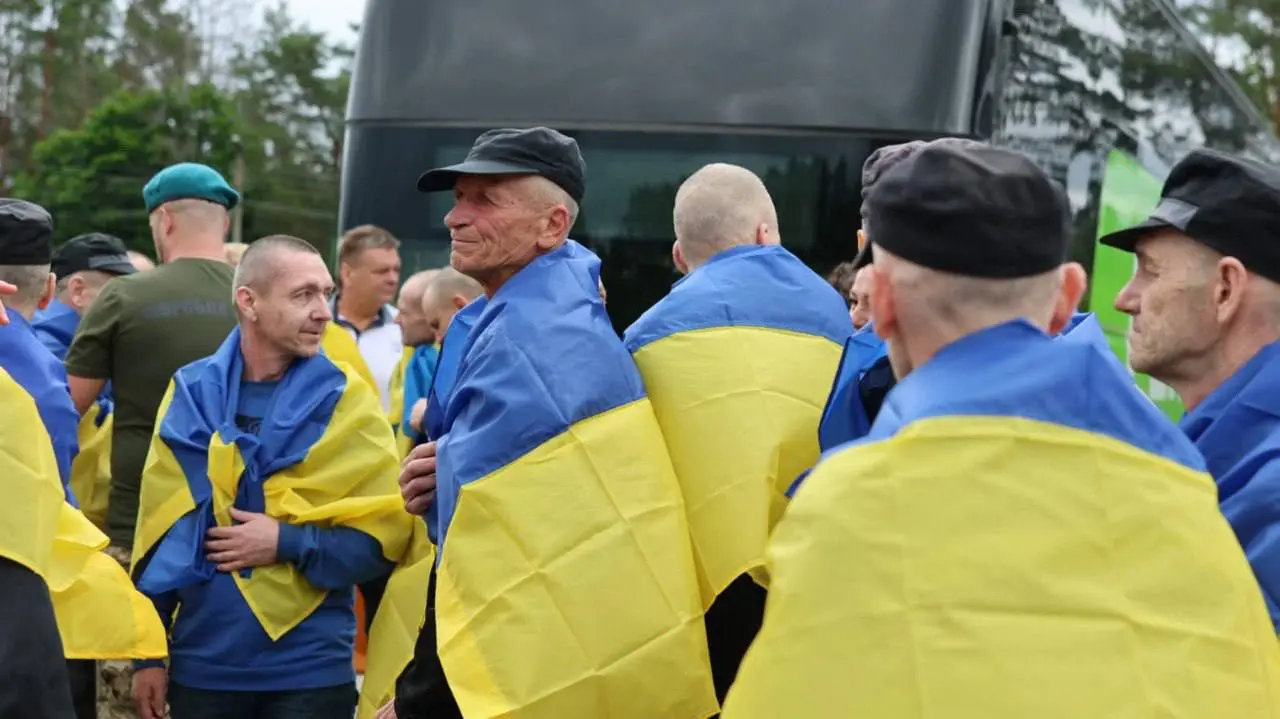 Обмін полоненими: додому повернулися шестеро жителів Харкова й області (відео)