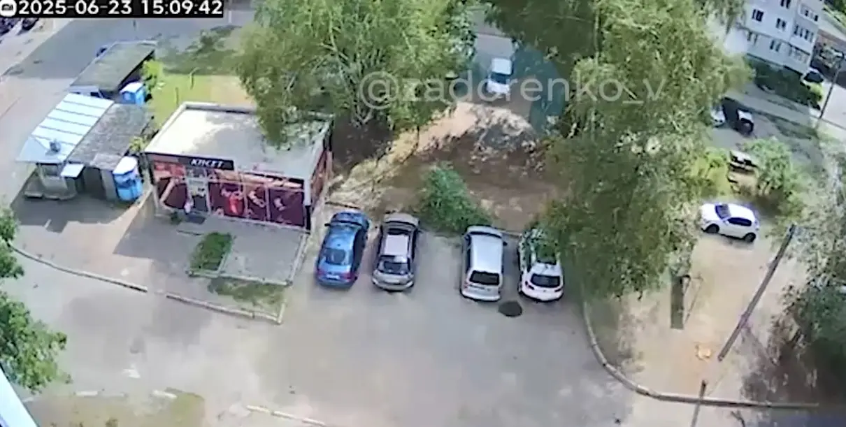 Момент удару ворожого БпЛА під Харковом потрапив на камеру (відео)