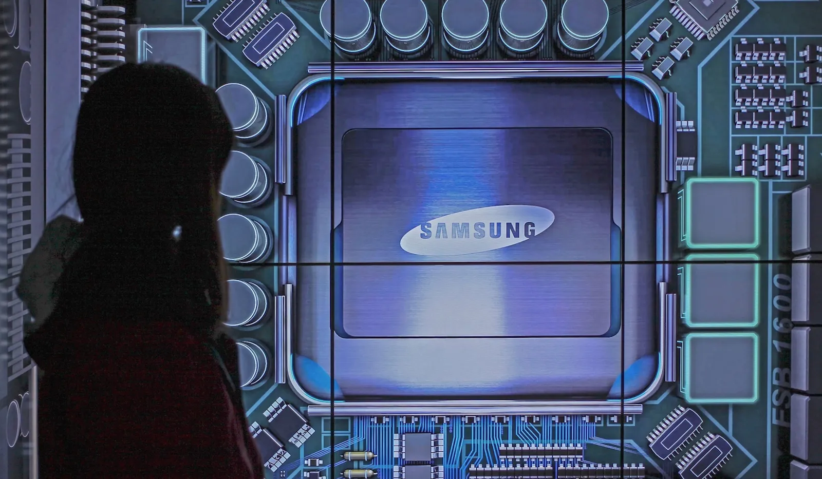 Інновації Samsung: дешевші та ефективніші чипи завдяки склу