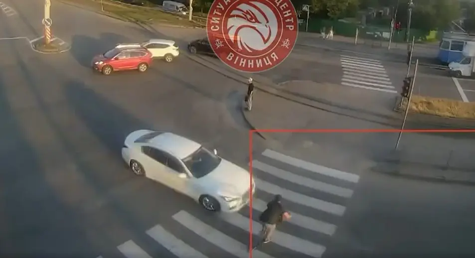 Вчора у Вінниці водій влетів у велосипедиста на «зебрі»