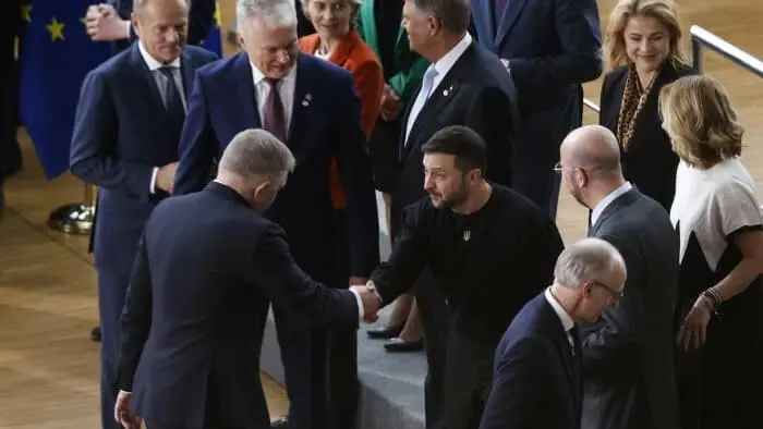 Фіцо після зустрічі з Путіним хоче передати Зеленському "кілька послань"