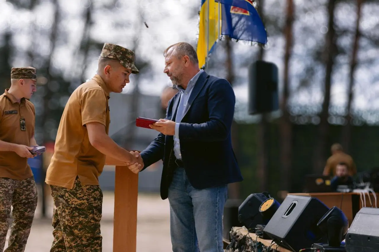 В Бориспільському районі захисники та захисниці України отримали відзнаки