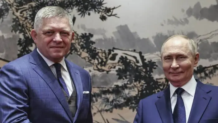 Фіцо каже, що Путін готовий зустрітись із Зеленським не тільки в Москві