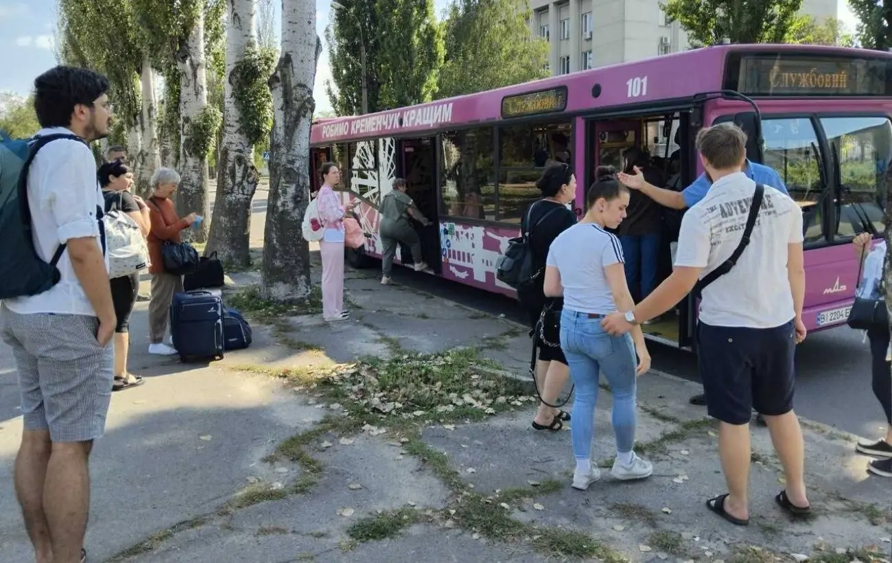 Міст через Дніпро у Кременчуці знову відкритий для транспорту