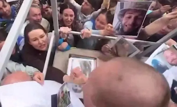"Господи, повернули!": щемлива реакція сестри на повернення брата з полону