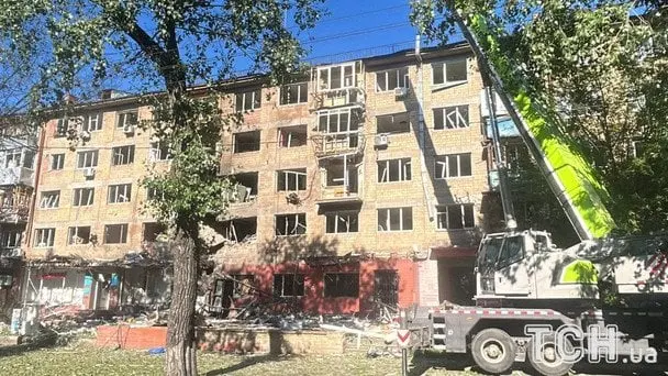 Наснилась покійна мати і сказала йти з квартири: киянка розповіла, як дивом вижила під час атаки РФ