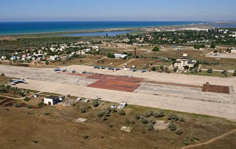 На військових базах Росії почалося будівництво укриттів для літаків