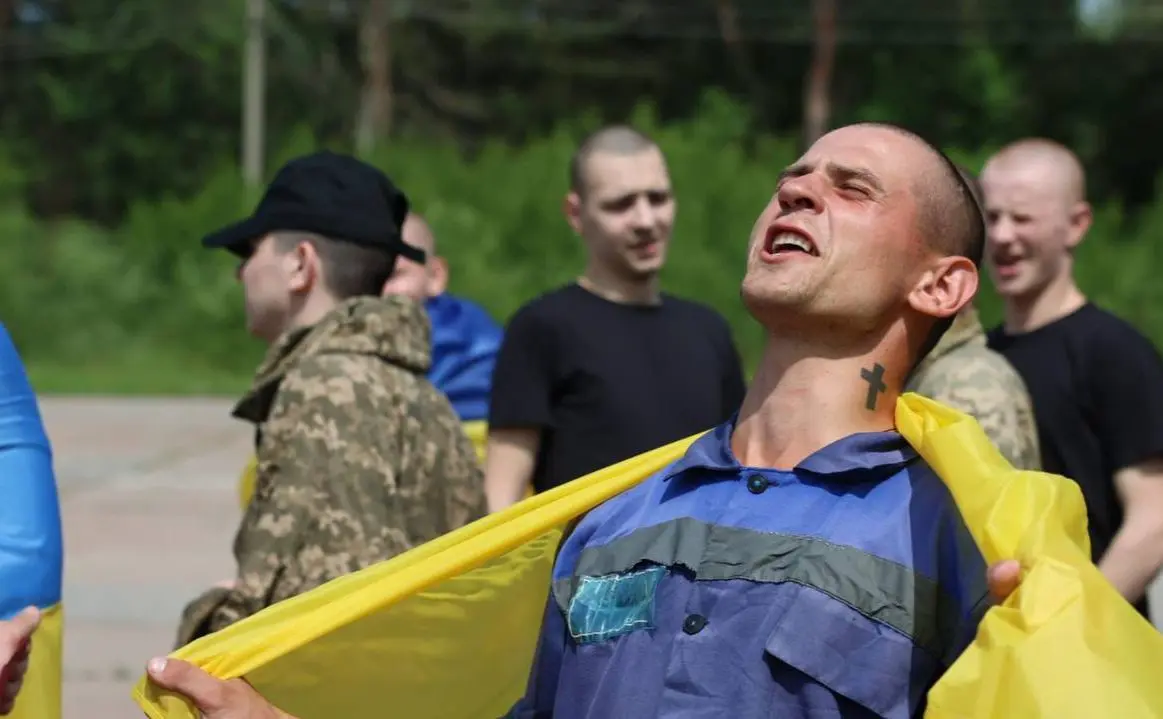 Наші вдома: в Україну повернули звільнених з полону бійців віком до 25 років