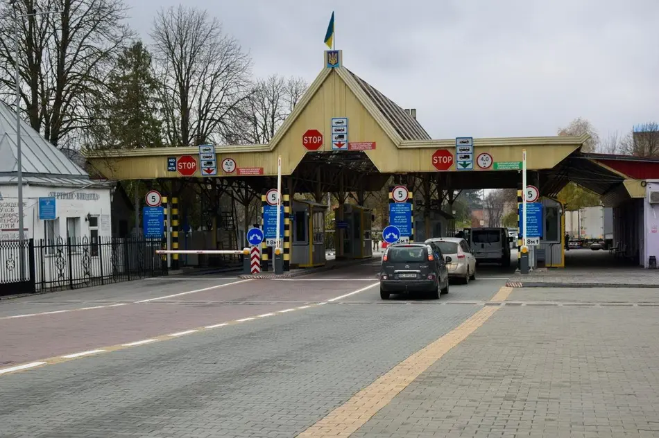 На пункті пропуску «Могилів-Подільський» зупинили рух авто