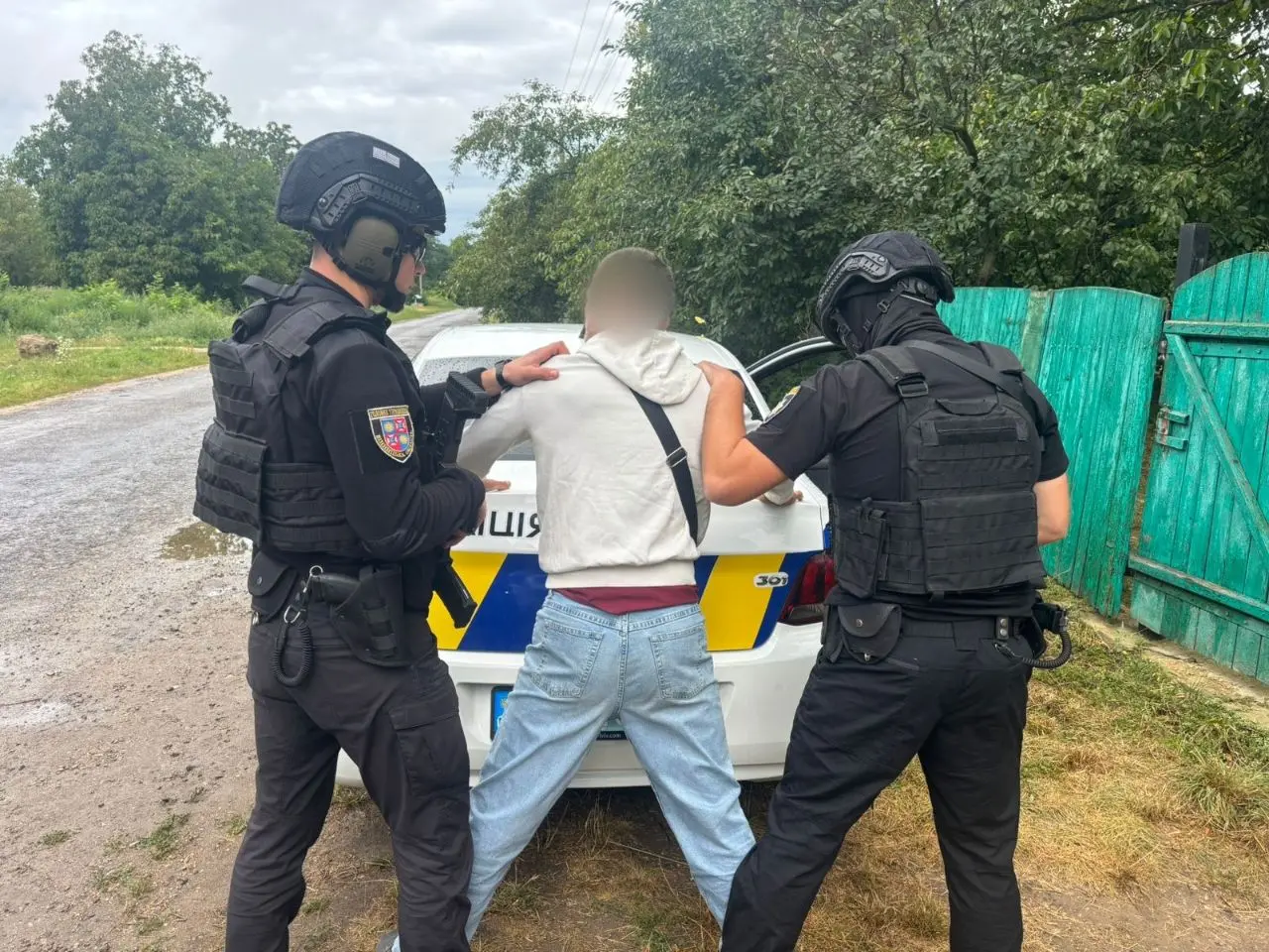 На Вінниччині чоловік стріляв по дітях з пневматичного пістолета