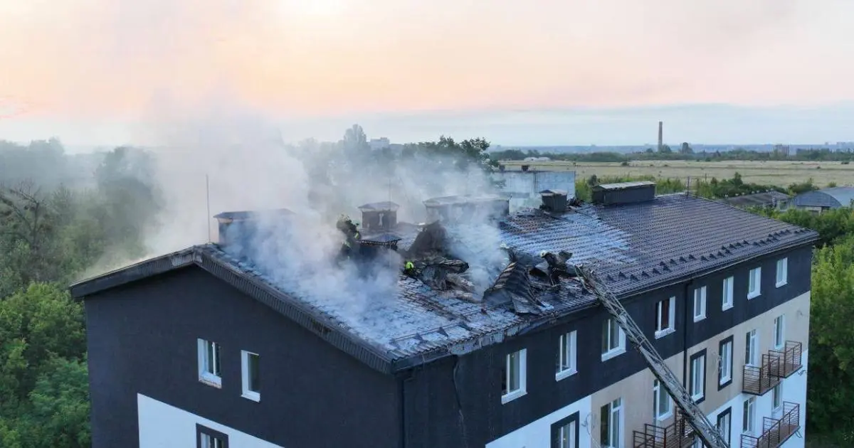 У Харкові російські "шахеди" атакували підприємство, загорілися будинки