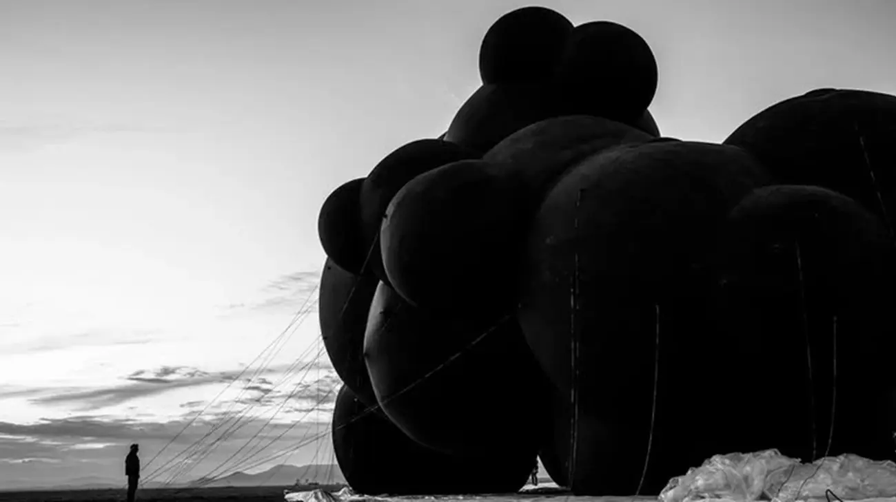 У США на фестивалі Burning Man буря зруйнувала українську інсталяцію "Чорна хмара"
