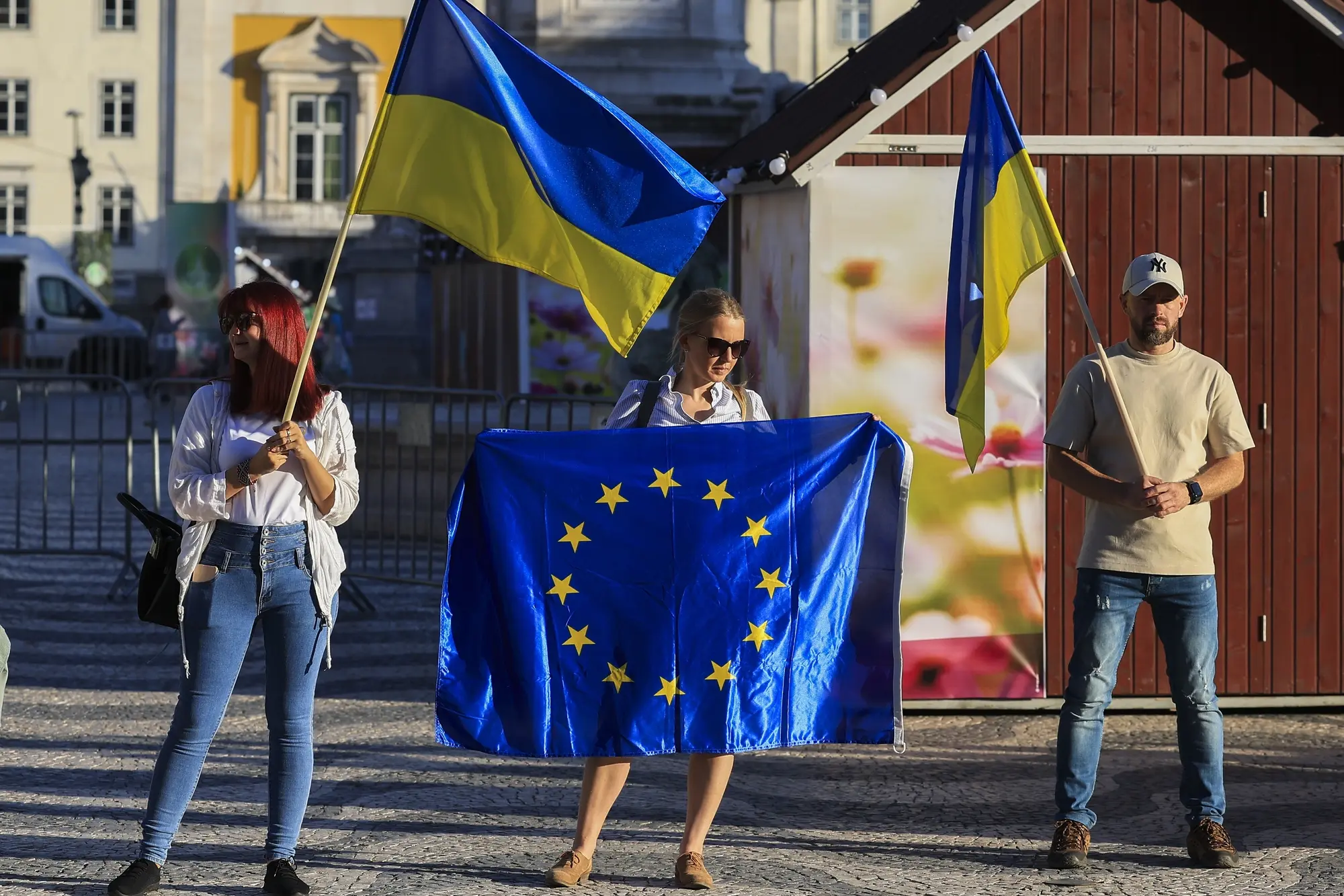 Большинство европейцев одобряют все виды помощи Украине – Евробарометр
