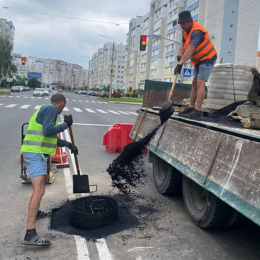 У Вінниці на Поділлі встановлюють «плаваючі» люки