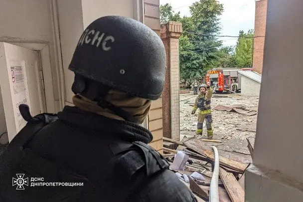 РФ вдарила дроном поряд з будівлею ТЦК в одному з міст: деталі від ЗСУ