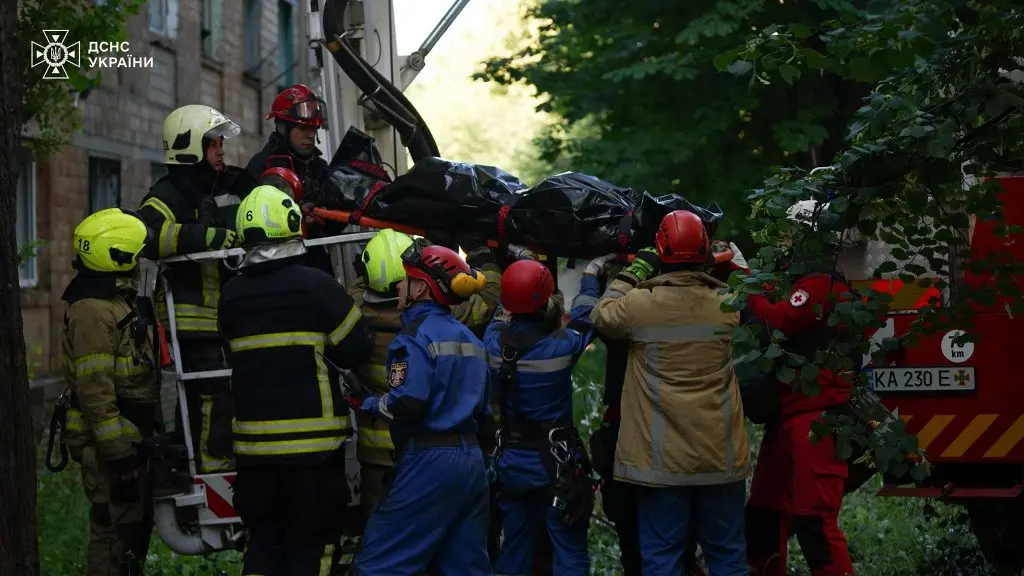 Масована нічна атака на Київ: 6 загиблих та два десятка поранених (фото, відео)