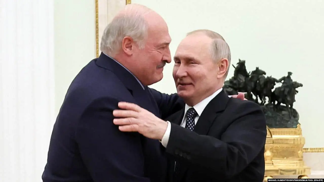 Лукашенко каже, що передасть Путіну "звістки" від американців
