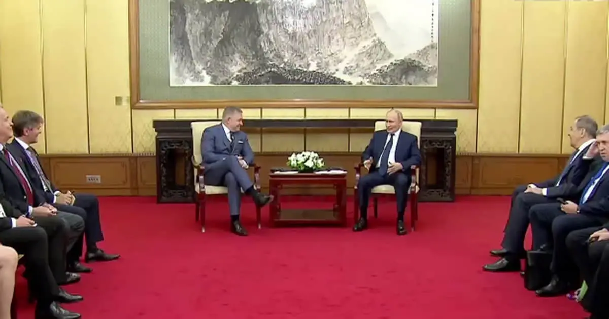 Фіцо везе сигнали від Путіна, дати розширення ЄС, напад на Бабіша у Чехії: новини дня