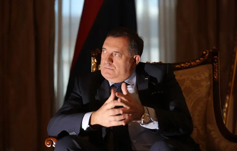 Хто ризикне заарештувати Додіка?