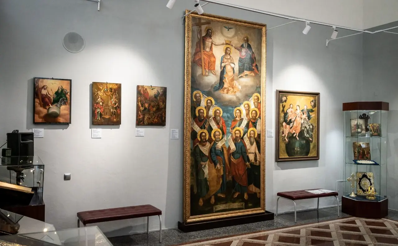 Особливі ікони у особливому місці: у лаврі відкрили виставку про тяглість віри та культури
