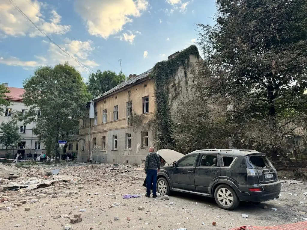 Російський обстріл Львова: є жертви та руйнування