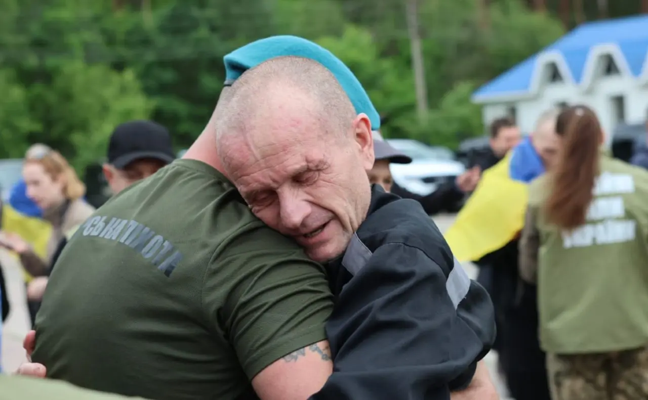 Обмін полоненими 20 червня: в Україну повернулись захисники, які брали участь у боях на 6 напрямках. ФОТО, ВІДЕО