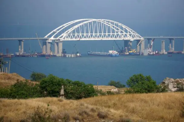 Чи зможе Україна зруйнувати Керченський міст за допомогою 1000 дронів: військовий експерт пояснив
